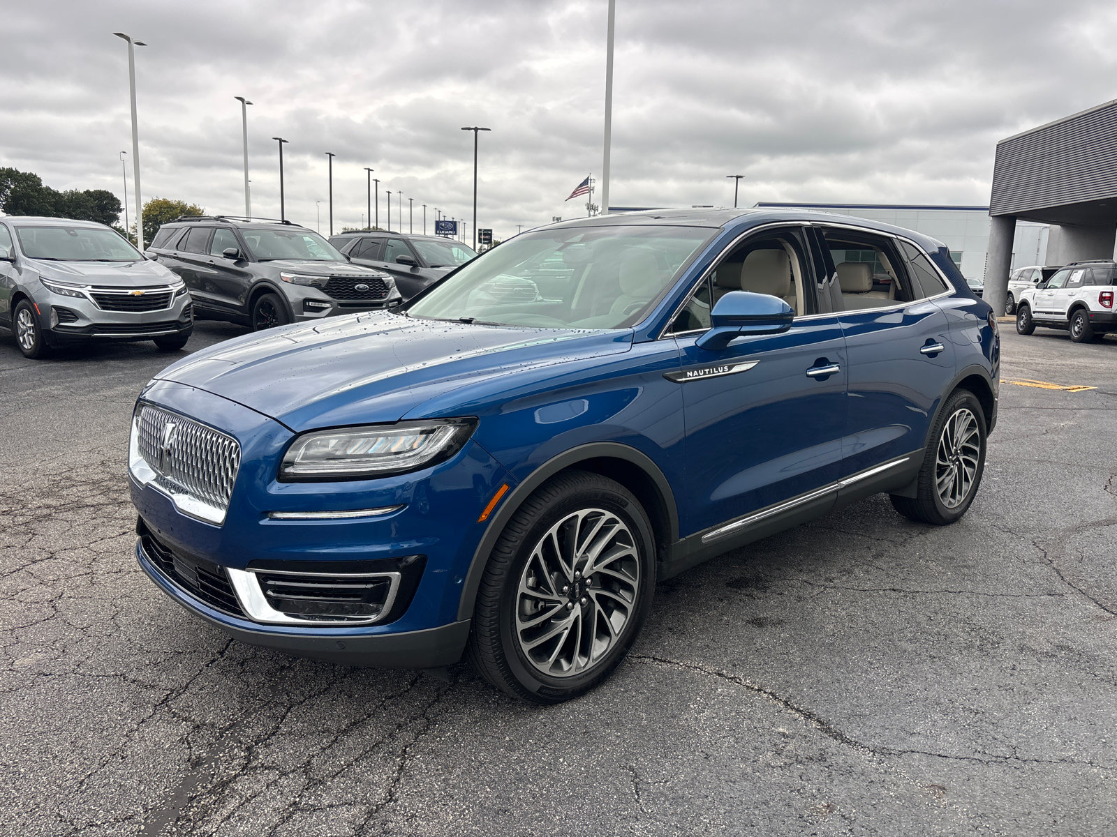 Used 2020 Lincoln Nautilus Reserve w/ Equipment Group 201A AWD/4WD image 3