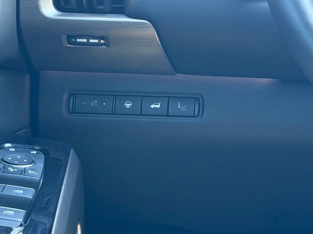 Used 2025 Nissan Pathfinder Platinum image 35