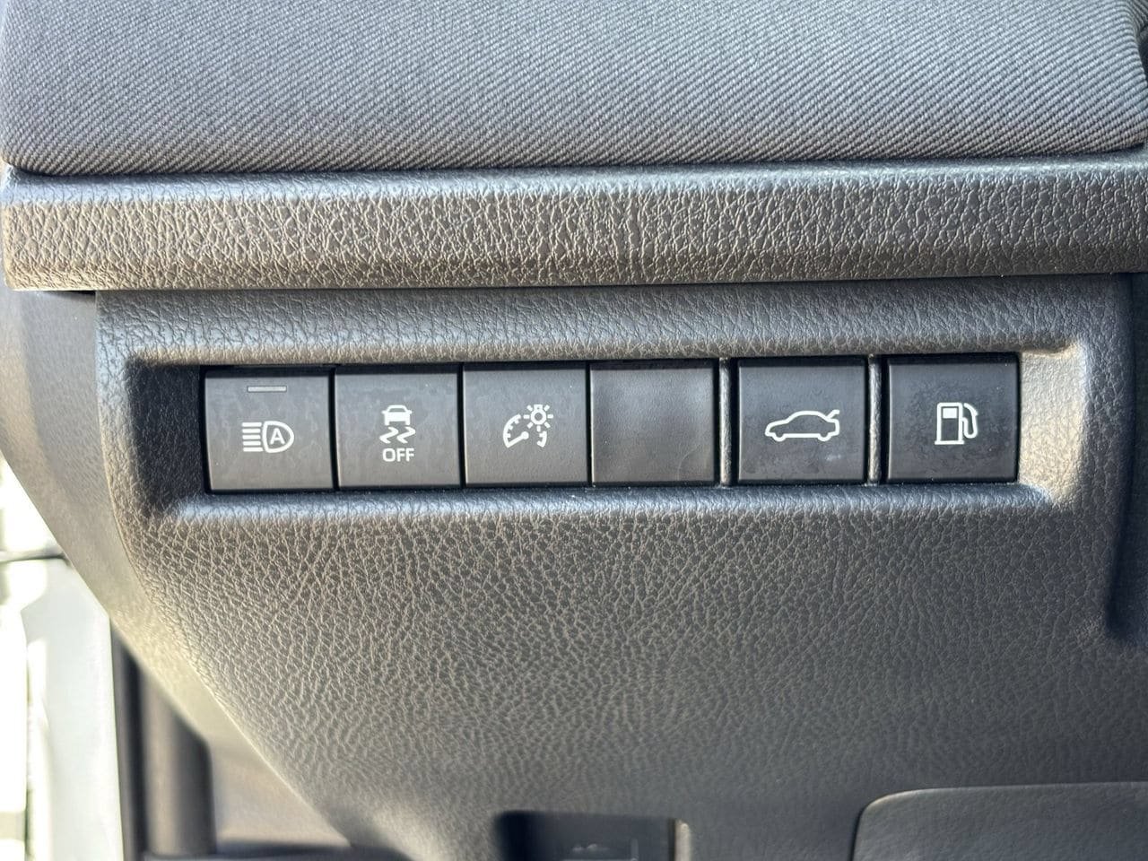Used 2025 Toyota Camry LE FWD image 30