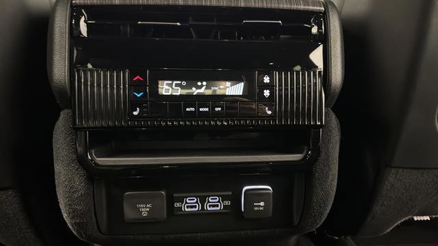 Used 2024 Jeep Wagoneer Series II w/ Convenience Group I image 9