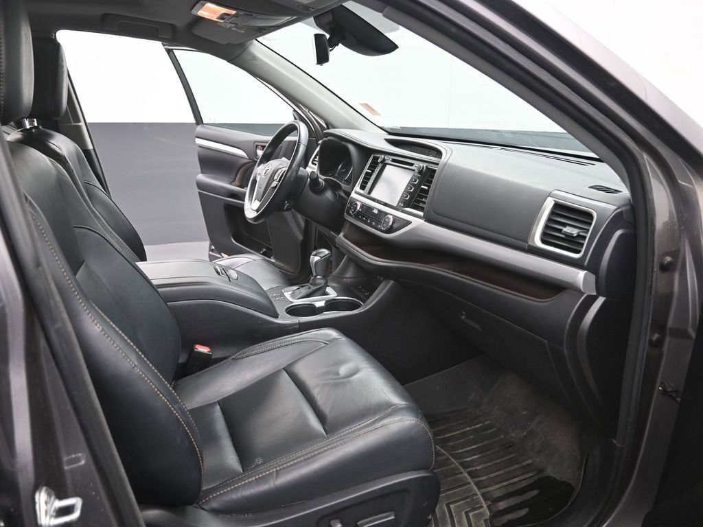 Used 2025 Nissan Frontier PRO-4X image 20