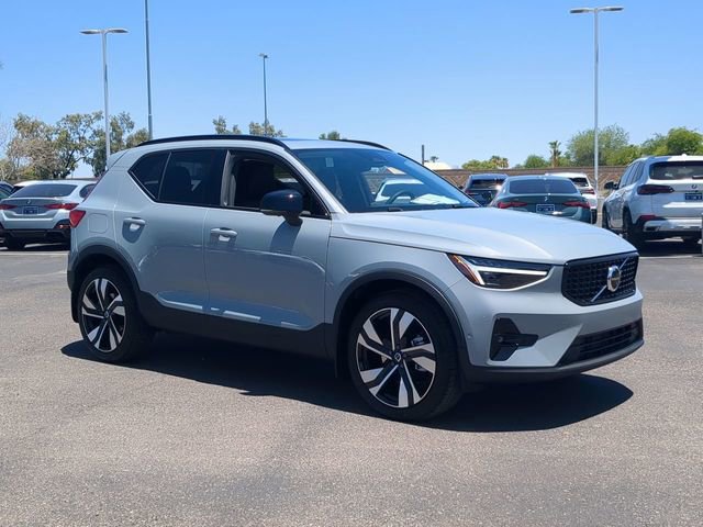Certified 2025 Volvo XC40 B5 Plus w/ Climate Package image 4