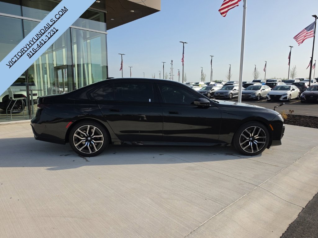 Used 2026 BMW 740i xDrive AWD/4WD image 7