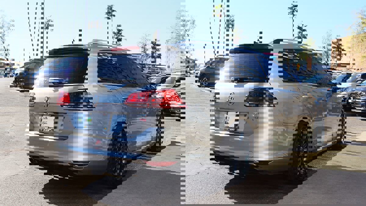 Used 2015 Volkswagen Golf SEL w/ Lighting Package (SEL) image 13