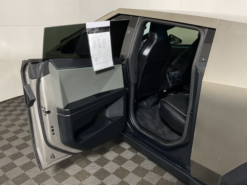Used 2024 Tesla Cybertruck AWD Crew Cab image 30
