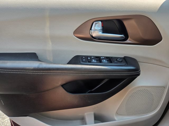 Used 2023 Chrysler Voyager LX FWD image 37