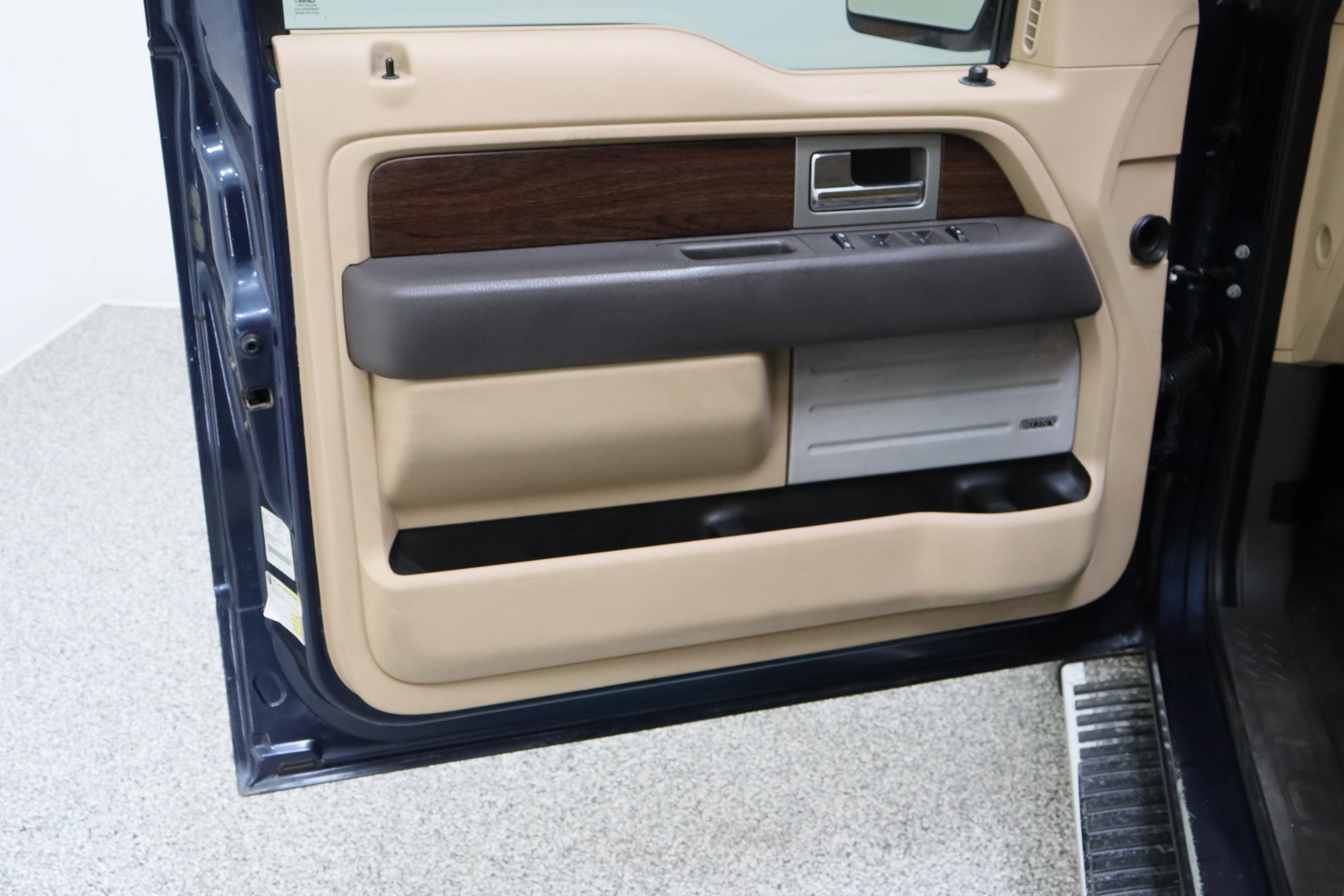 Used 2014 Ford F150 Lariat w/ Equipment Group 502A Luxury RWD image 12