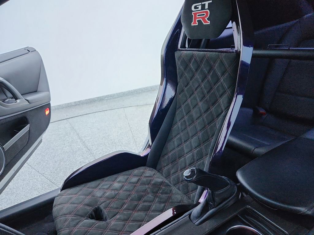 Used 2010 Nissan GT-R Premium image 16
