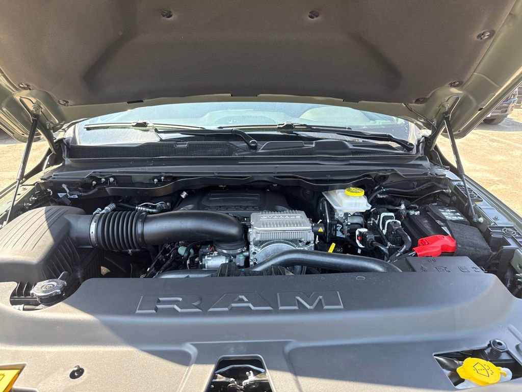 New 2026 RAM 1500 4x4 Crew Cab image 32