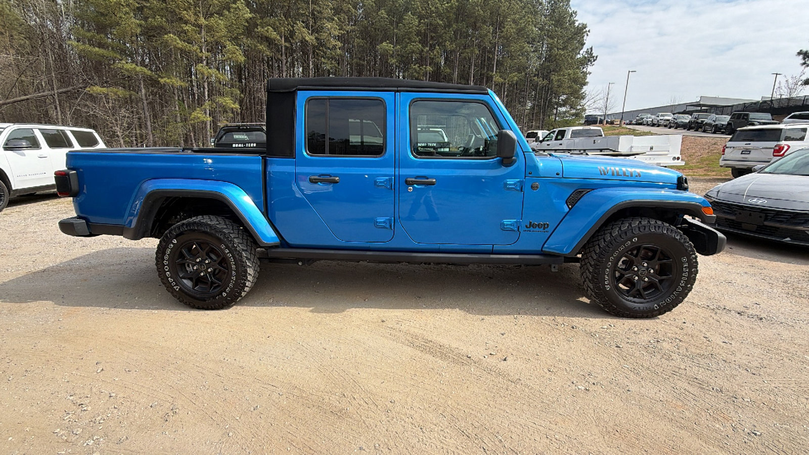 Used 2024 Jeep Gladiator Sport AWD/4WD image 7