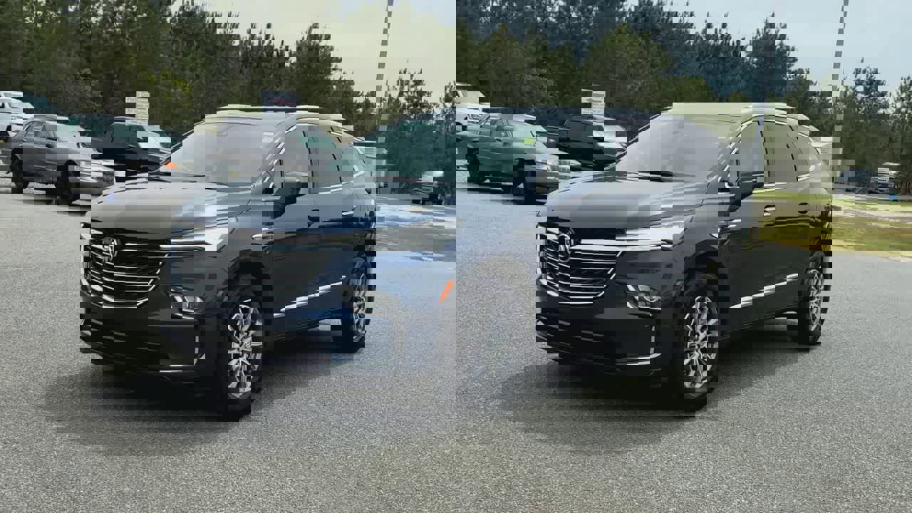 Used 2024 Buick Enclave Essence image 4