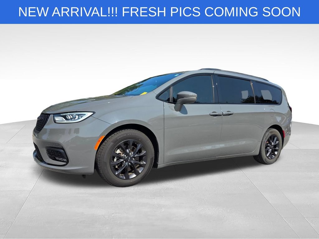Used 2022 Chrysler Pacifica Touring-L w/ S Appearance Package FWD image 2