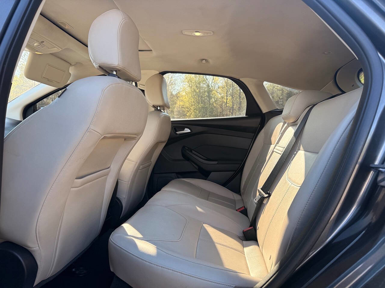 Used 2015 Ford Focus Titanium FWD image 5