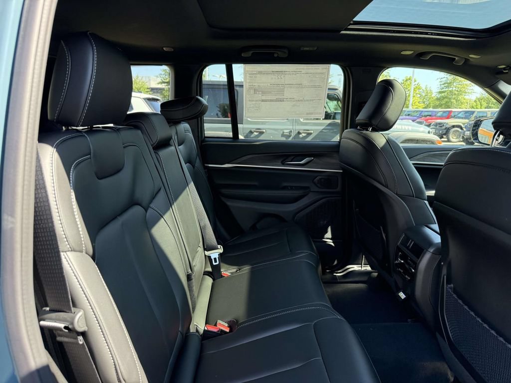New 2027 Jeep Grand Cherokee Limited w/ Limited Altitude Package AWD/4WD image 16
