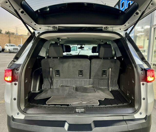 Used 2019 Chevrolet Traverse LS w/ LPO, Blackout Package AWD/4WD image 8