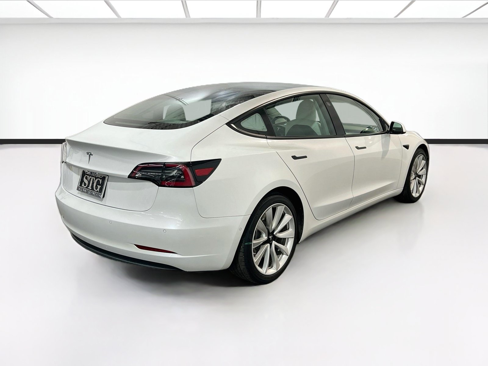 Used 2021 Tesla Model 3 Standard Range Plus RWD image 4