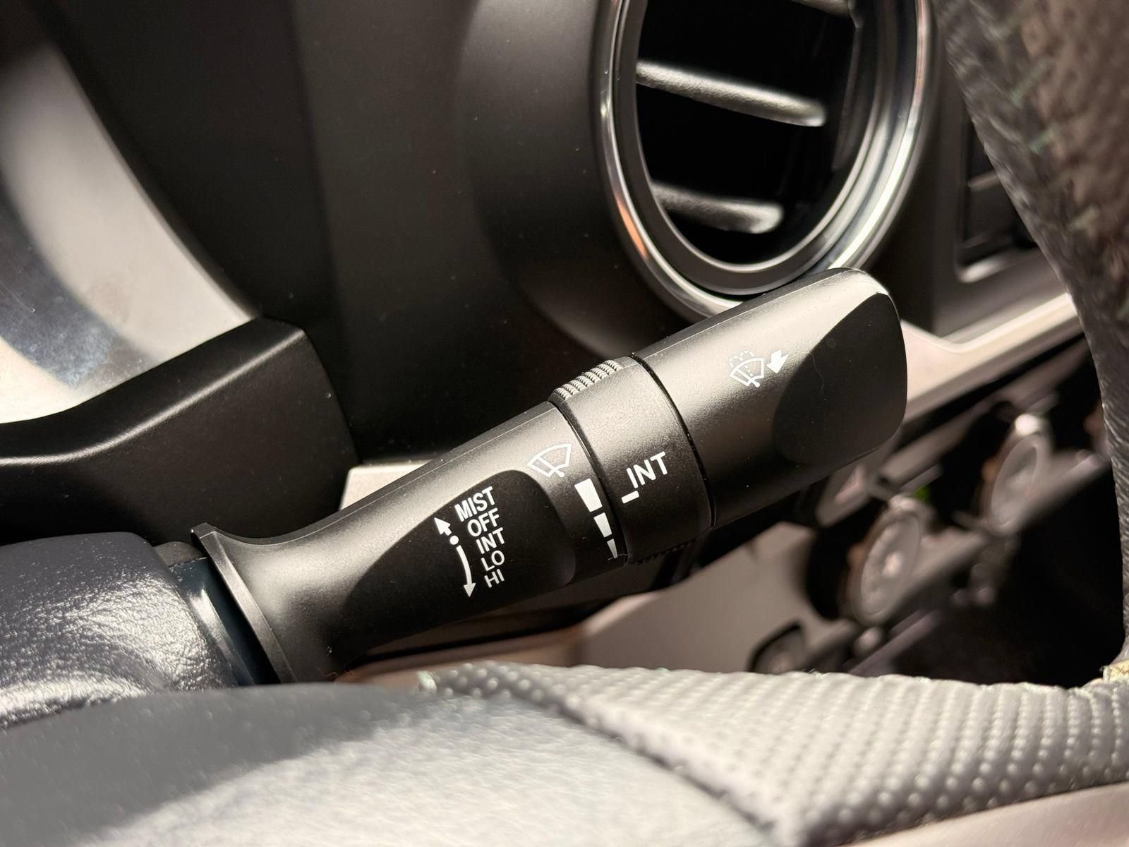 Used 2018 Toyota Tacoma SR5 RWD image 36