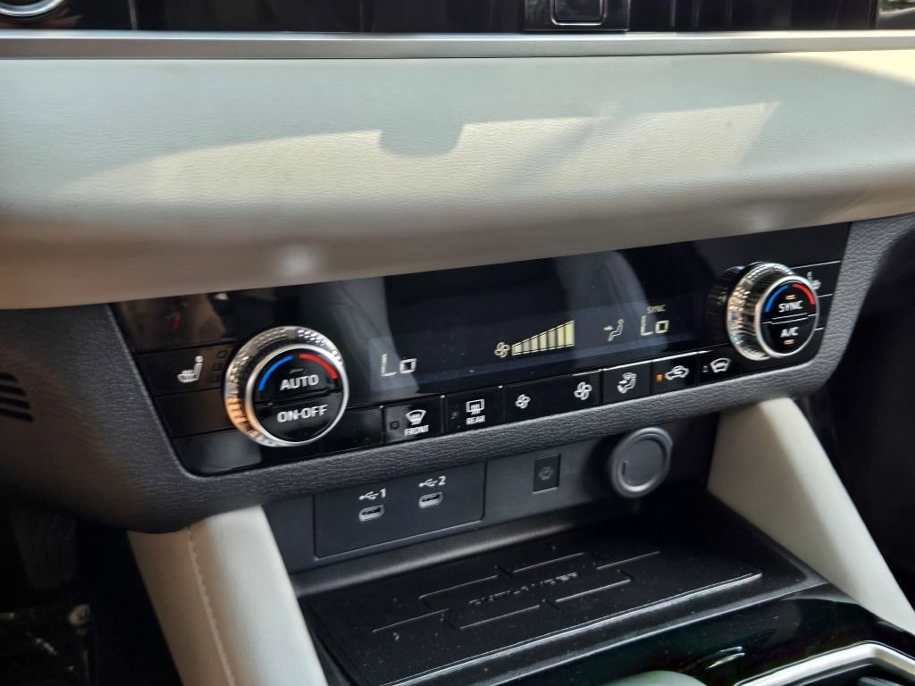 New 2025 Mitsubishi Outlander SE image 21