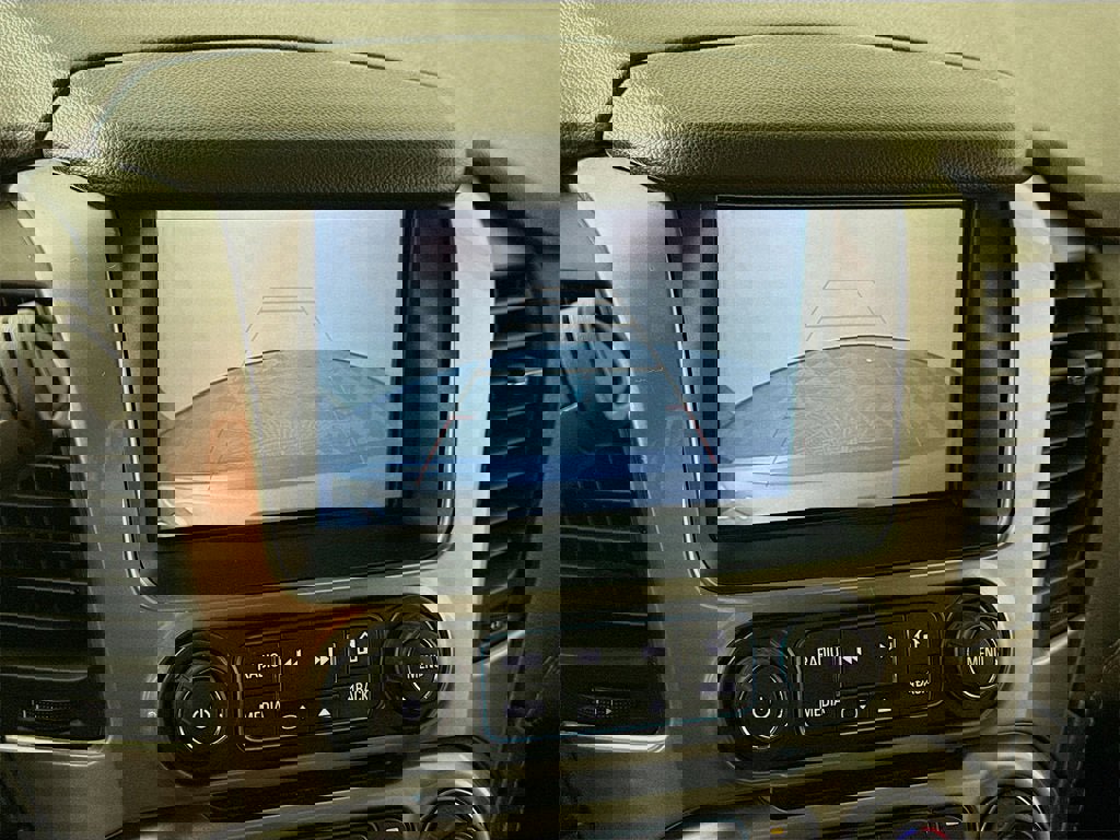 Used 2018 Chevrolet Suburban LT image 7