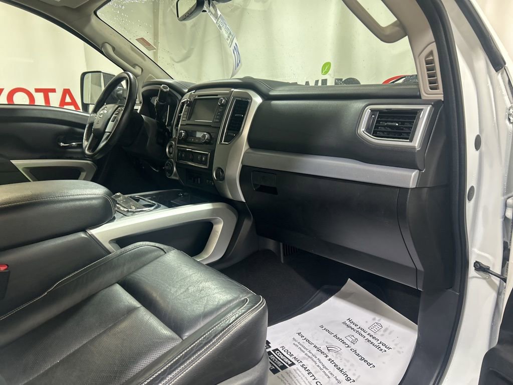 Used 2019 Nissan Titan PRO-4X AWD/4WD image 11