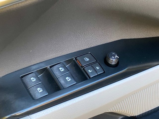 Used 2020 Toyota Camry LE FWD image 13