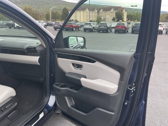 Used 2025 Honda Pilot Touring image 23