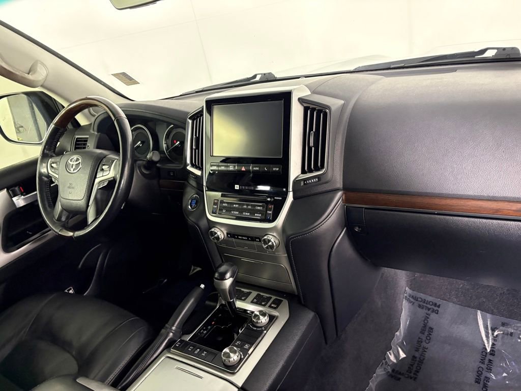 Used 2016 Toyota Land Cruiser image 36