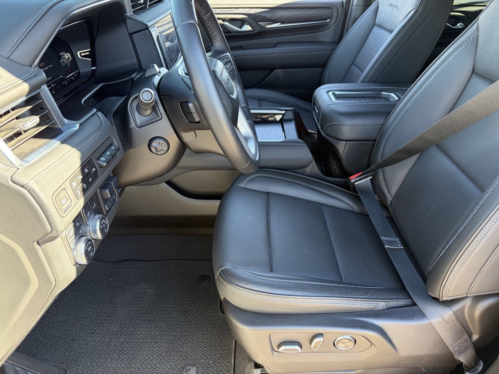 Certified 2023 GMC Yukon Denali w/ Denali Reserve Package AWD/4WD image 20