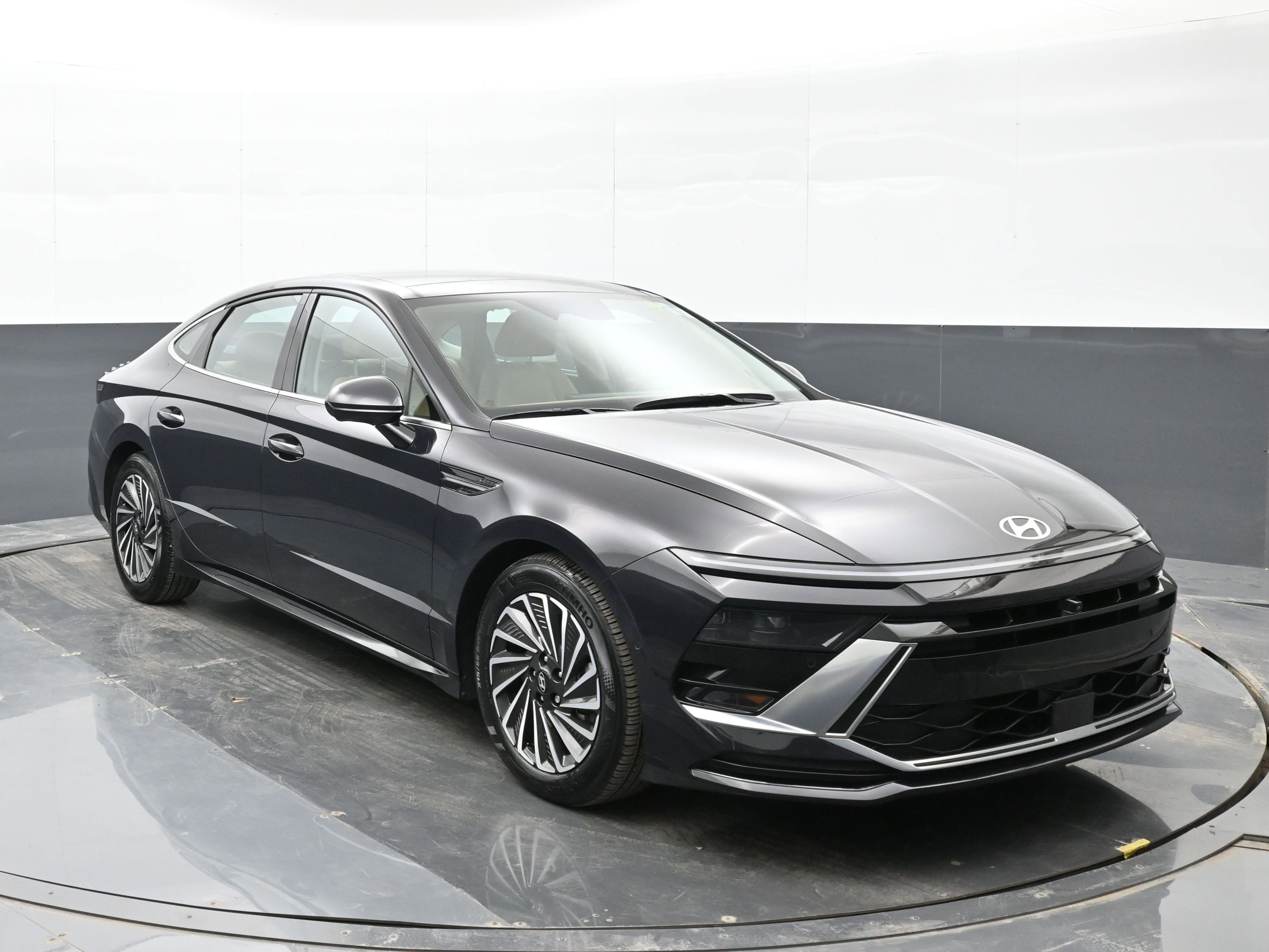 Certified 2025 Hyundai Sonata Limited image 2