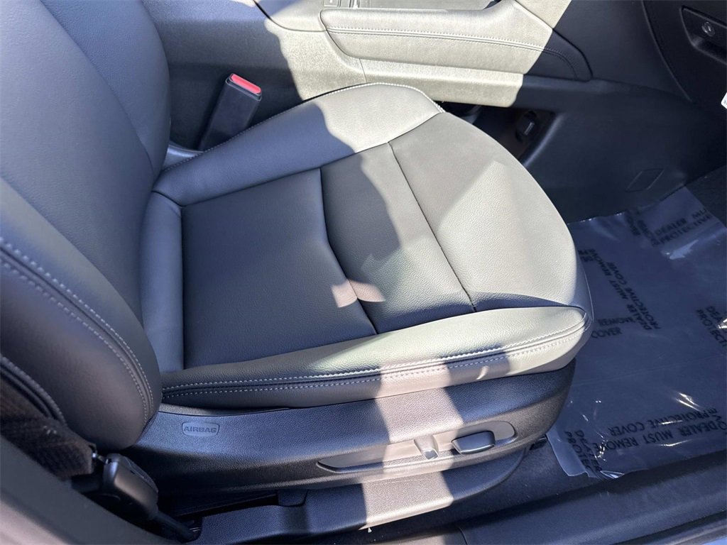 Used 2025 Cadillac XT6 Luxury image 12