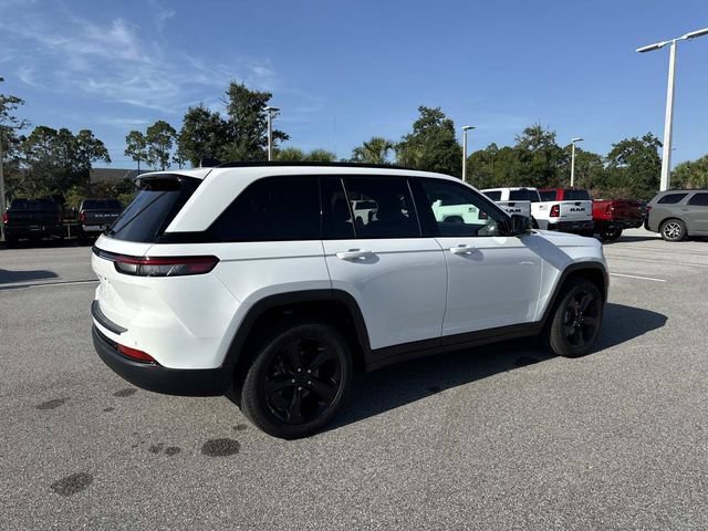 Used 2025 Jeep Grand Cherokee Limited w/ Luxury Tech Group II AWD/4WD image 3