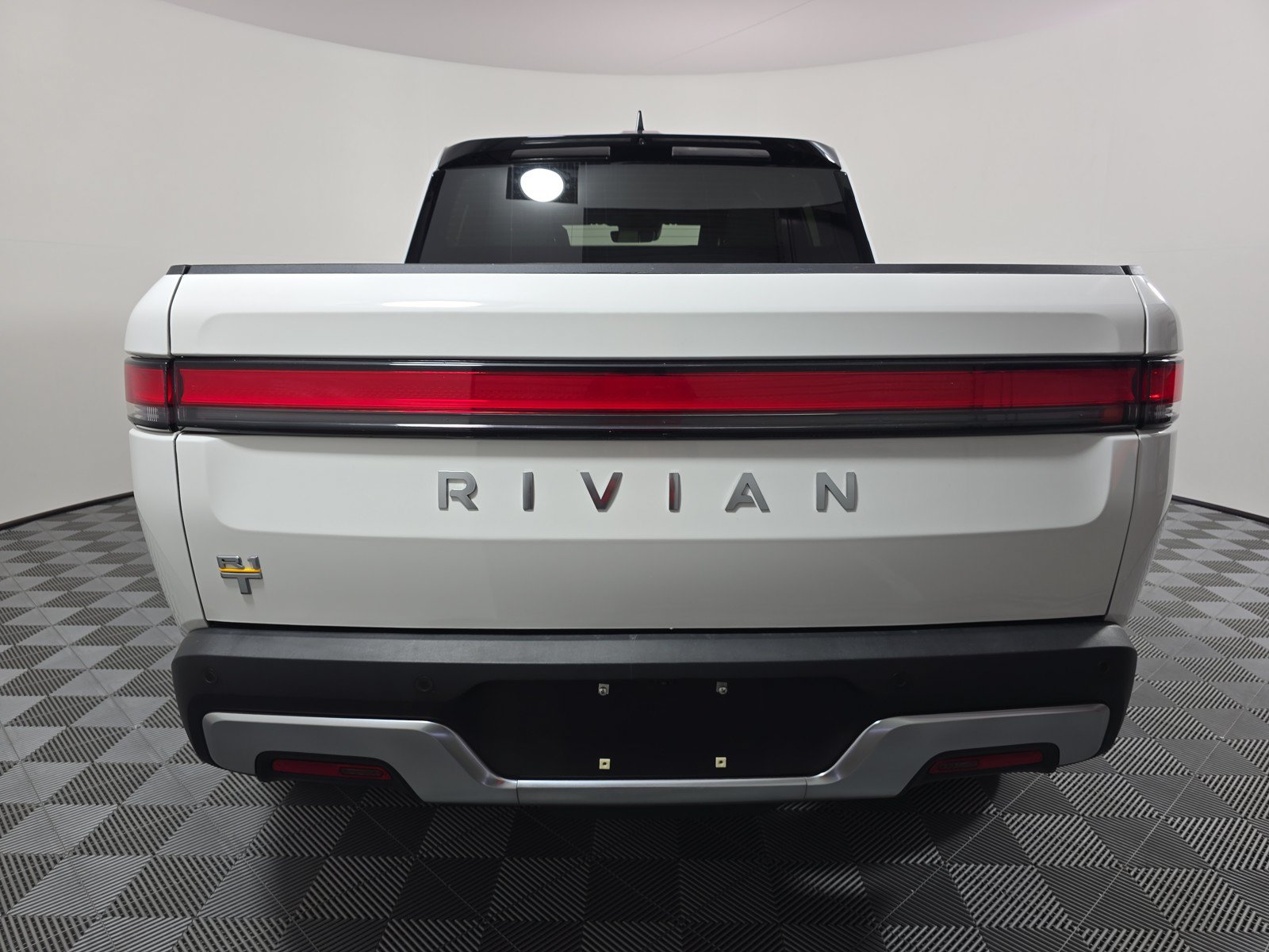 Used 2024 Rivian R1T Adventure AWD/4WD image 4