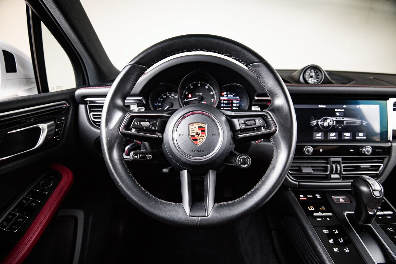 Certified 2023 Porsche Macan AWD/4WD image 26