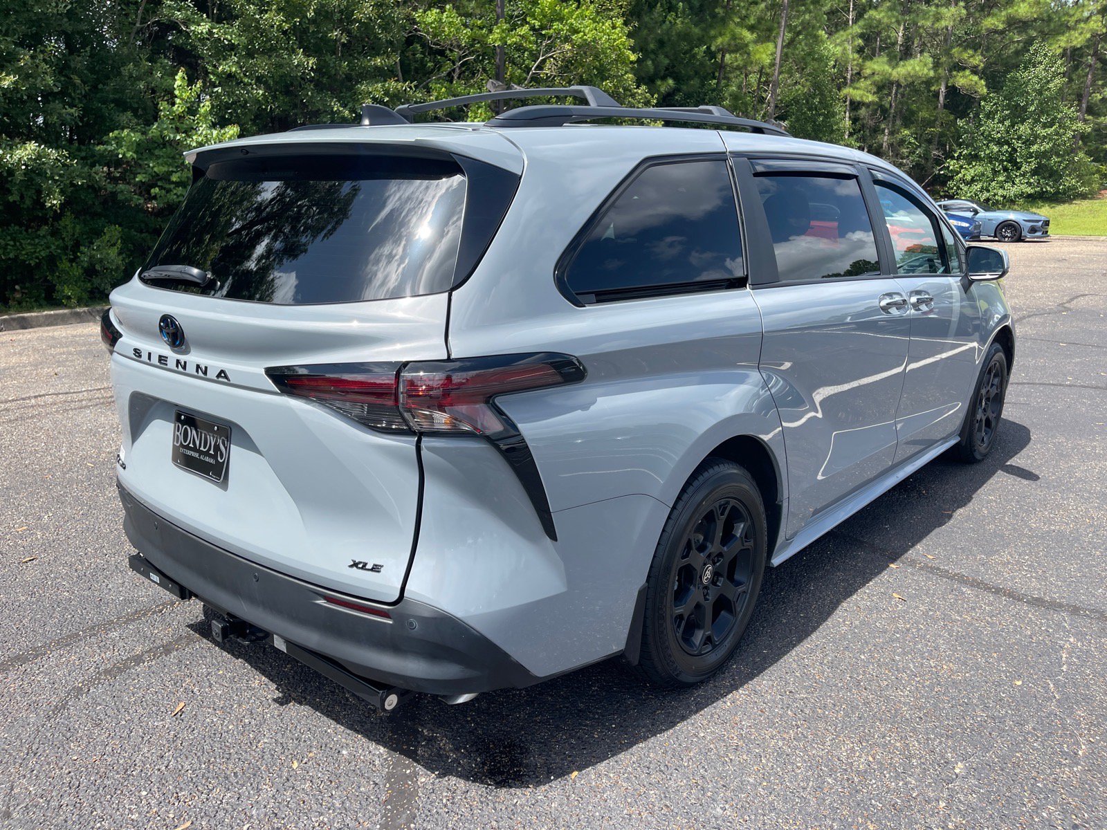 Used 2025 Toyota Sienna XLE Woodland Edition AWD/4WD image 17