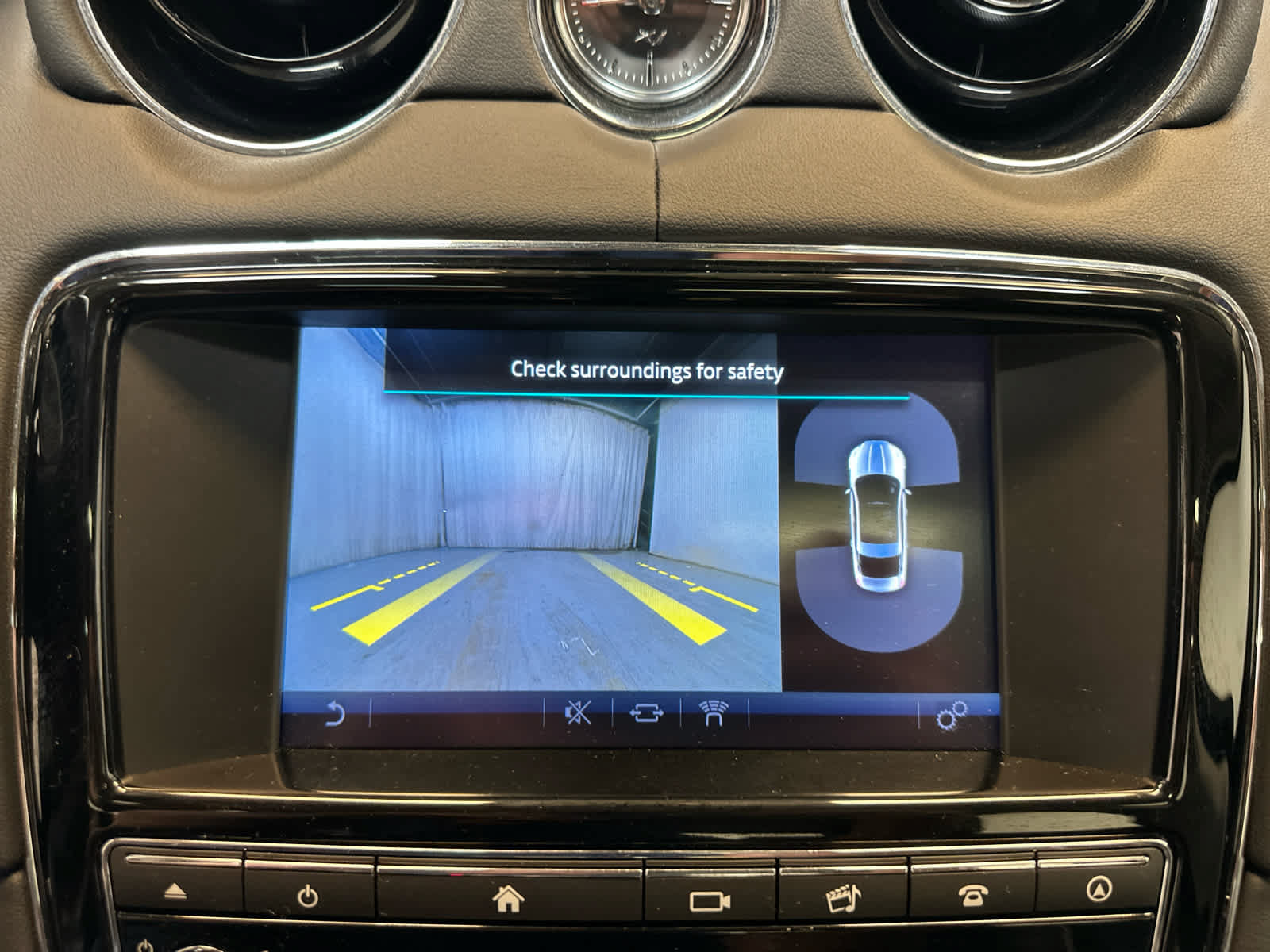 Used 2017 Jaguar XJ R-Sport AWD/4WD image 17