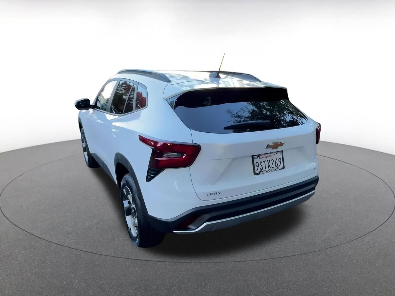 Used 2025 Chevrolet Trax LT w/ LT Convenience Package image 11