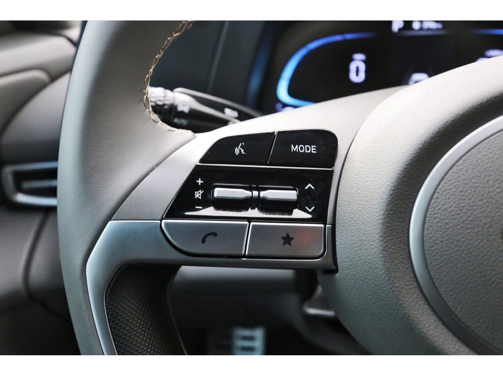 Certified 2025 Hyundai Elantra Sport FWD image 17