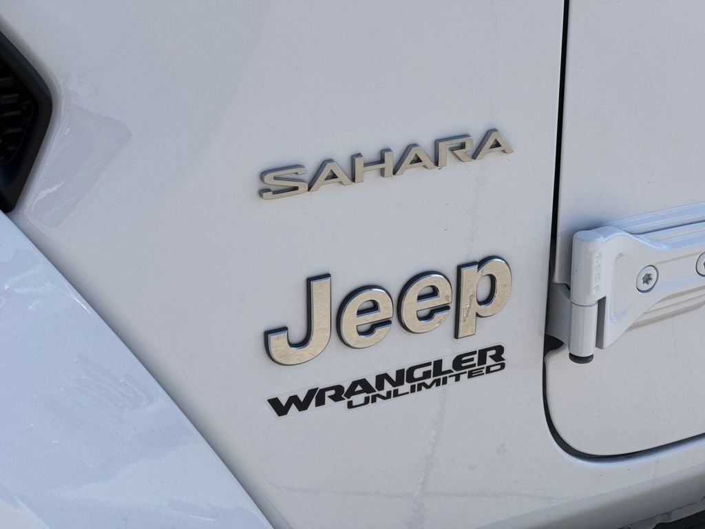 Used 2022 Jeep Wrangler Unlimited Sahara AWD/4WD image 32