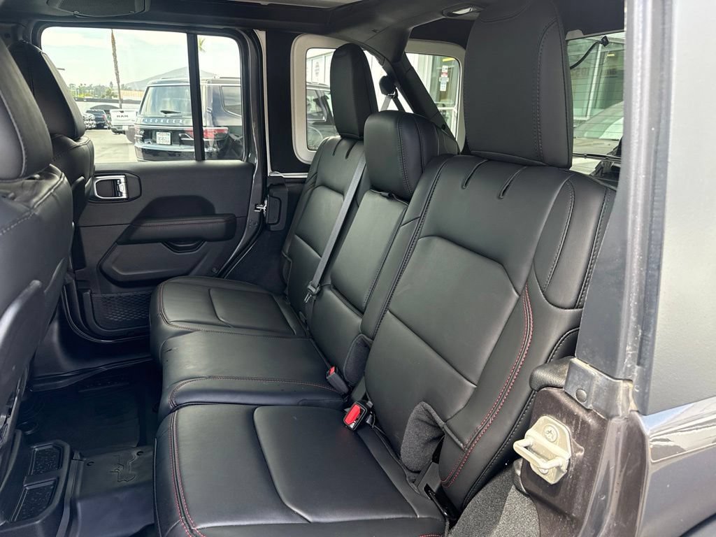 Used 2024 Jeep Wrangler Unlimited Rubicon w/ Convenience Group AWD/4WD image 15