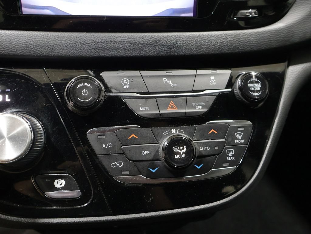 Used 2019 Chrysler Pacifica Touring-L Plus w/ S Appearance Package FWD image 27