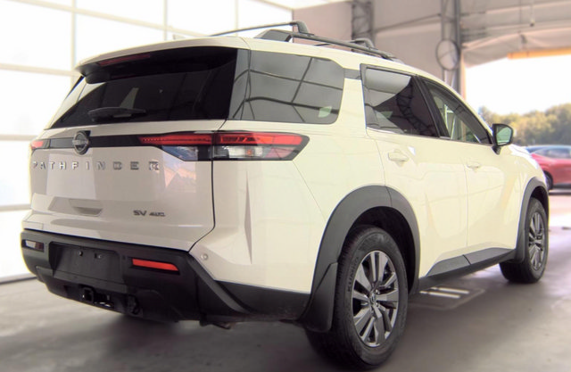 Used 2023 Nissan Pathfinder SV w/ SV Premium Package AWD/4WD image 4