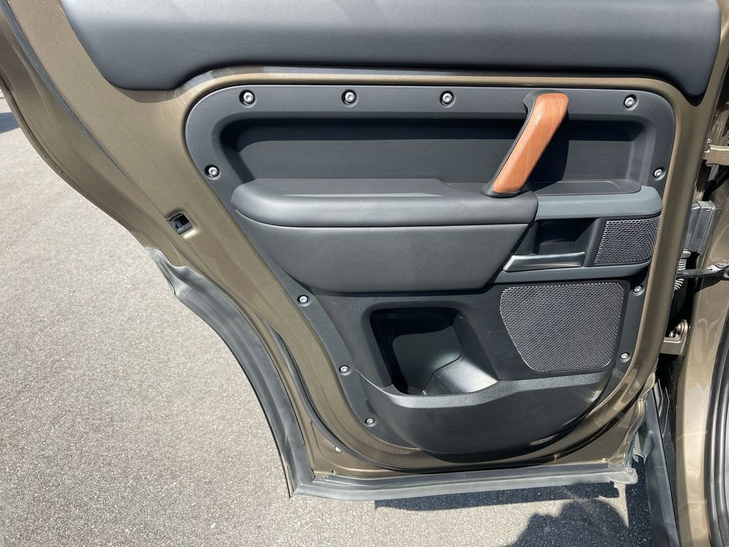 Used 2024 Land Rover Defender 110 X image 29