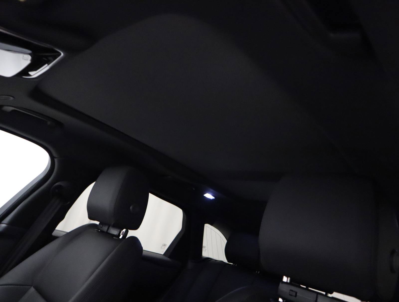 Used 2026 Land Rover Range Rover Velar Dynamic SE image 23