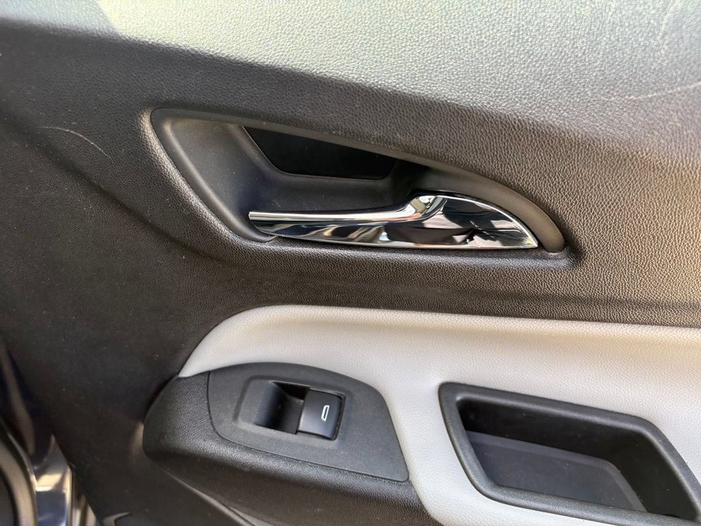 Used 2018 Chevrolet Equinox LS FWD image 30