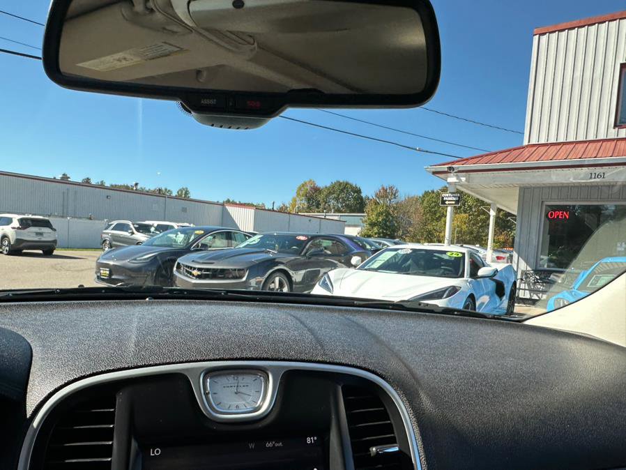 Used 2017 Chrysler 300 Limited w/ Value Package image 26