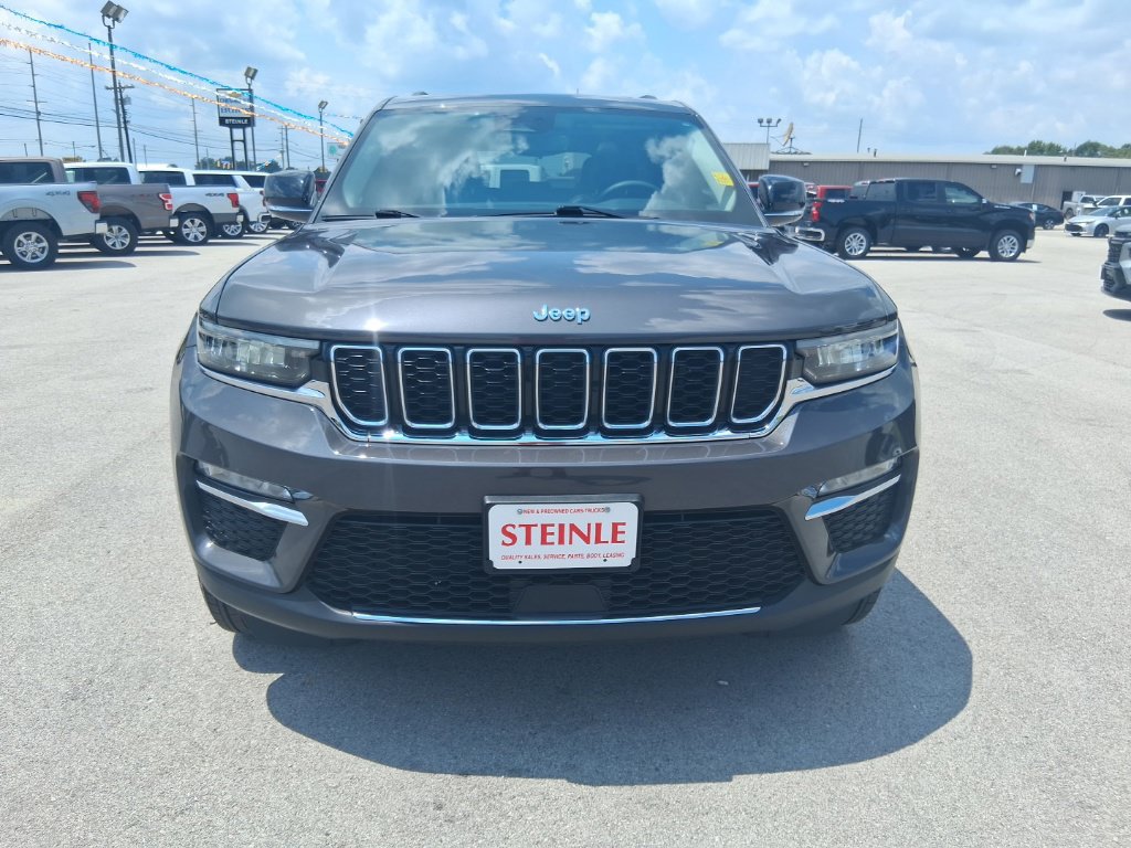 Used 2023 Jeep Grand Cherokee Limited AWD/4WD image 4