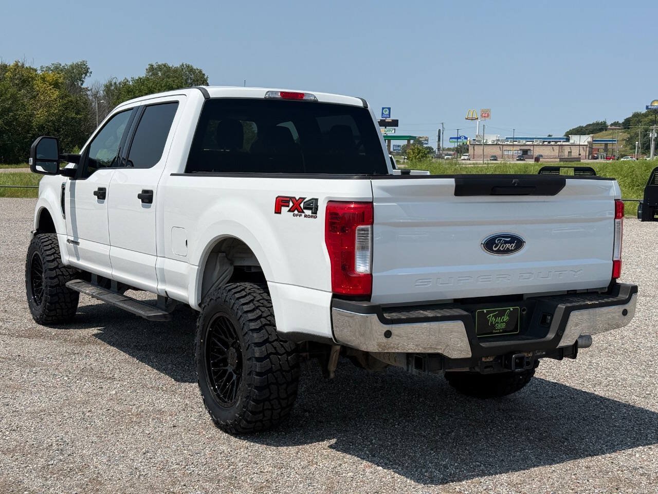 Used 2017 Ford F250 XLT w/ XLT Value Package AWD/4WD image 3