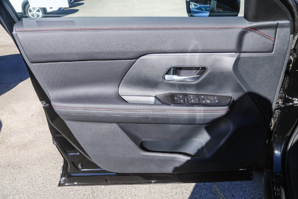 New 2026 Nissan Kicks SR FWD image 35