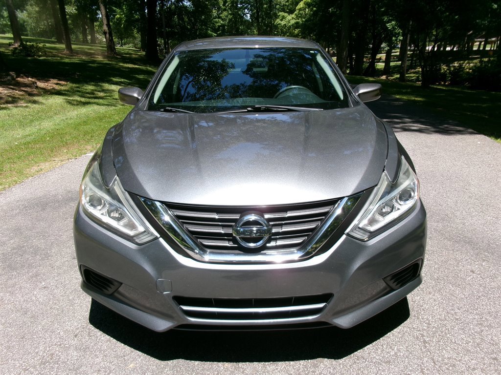 Used 2017 Nissan Altima 2.5 S w/ Power Driver Seat Package FWD image 2