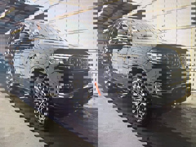 Used 2022 Jeep Grand Wagoneer Series III w/ Rear Seat Video Group 1 image 1